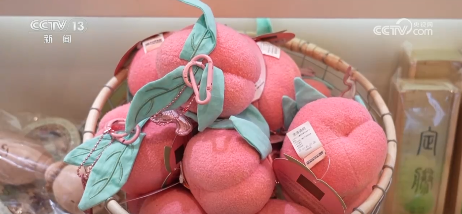 又“吸金” 小文创撬动文旅大经济瓦力游戏文创里的夏天 “圈粉”(图9) 又“吸金” 小文创撬动文旅大经济瓦力游戏文创里的夏天 “圈粉”(图9)