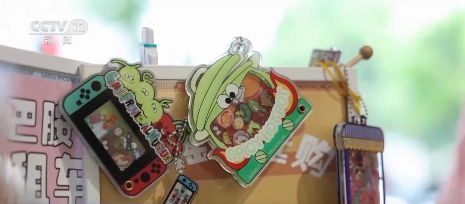 又“吸金” 小文创撬动文旅大经济瓦力游戏文创里的夏天 “圈粉”(图11) 又“吸金” 小文创撬动文旅大经济瓦力游戏文创里的夏天 “圈粉”(图11)